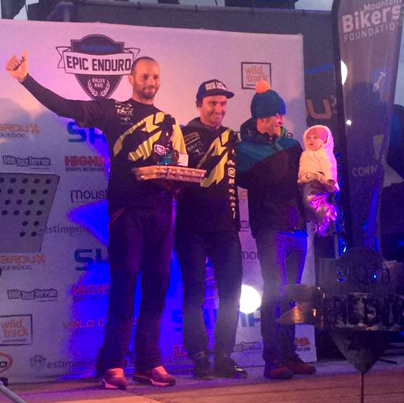 Carton plein du e-Team Mavic La Roue Libre sur l&rsquo;Epic Enduro
