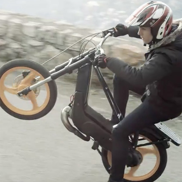 Vidéo: Le remake Génépi Film de la pub Fiat 500X