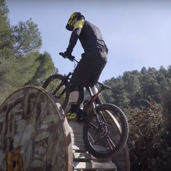 Vidéo: Solliet & Marsalla se frisent la moustache en freeride & trial