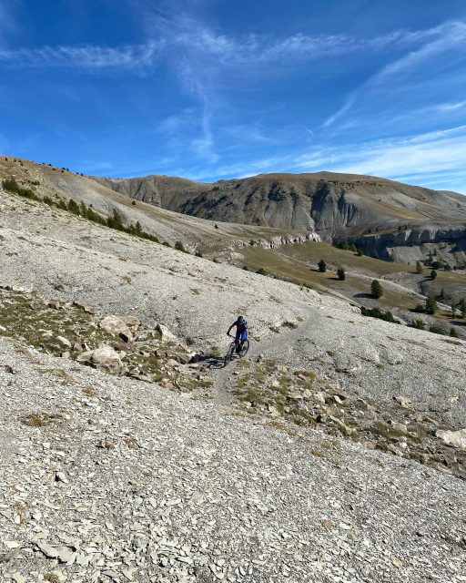 🔜 LIGNINS 

Ready to ride on the alpine moon? 
Charge ta batterie & rejoins-nous pour une escapade électrique mémorable dans l’un des plus beaux endroits des Alpes du Sud 🤩

Save the date!
🗓️ Jeudi 27 août 
⚡️E-RIDE @1001sentiers 
📍Contreforts des Lignins 

Ride it! 
🔗 1001sentiers.fr/riding/e-rides/ (lien en bio)

#1001sentiers #lifeistooshorttorideboringtrails
