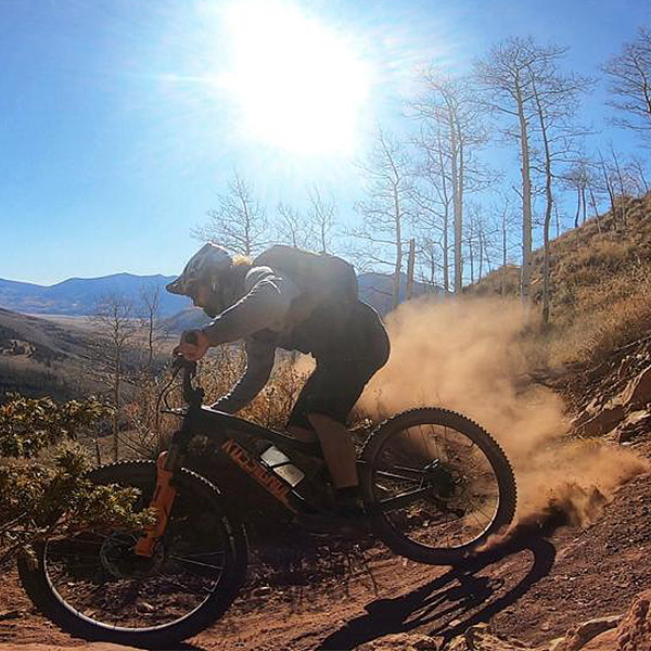 Vidéo: Tito Tomasi ride Crested Butte, Colorado