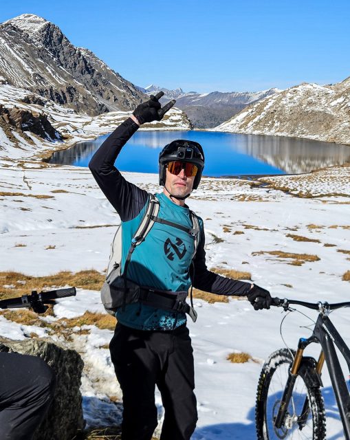 OCTOBER DUMP 🔥

What an amazing cocktail of trails & friends, fun & wow, riding & adventuring, flow & epic, laughs, gold, orange, green, red, grey, even snow, and unfortunately also one bad crash. All the best buddy! And thanks everybody and mountains for all these best!

#1001sentiers #somuchmorethanbiking