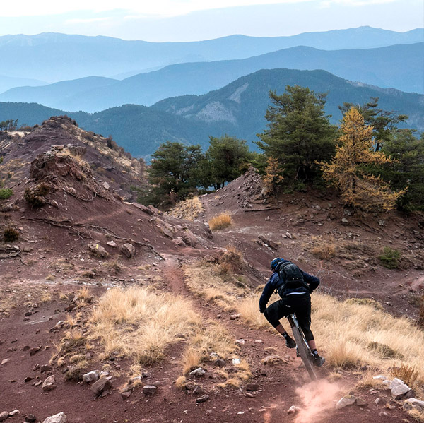 Le must-ride de l’automne: Aventure Alpine Rainbow Trails Le must-ride de l’automne: Aventure Alpine Rainbow Trails