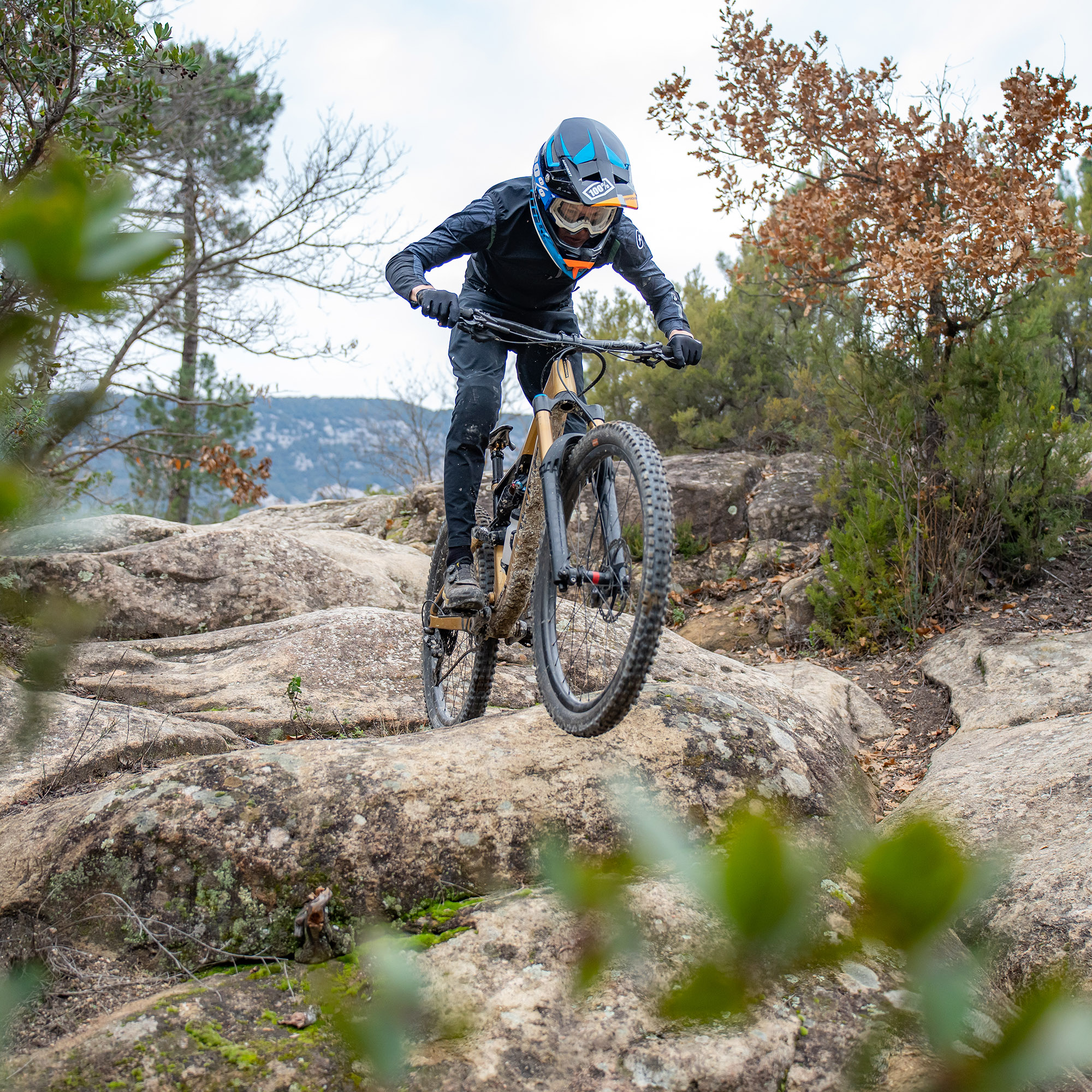 @janc192 playing fast and smooth on our #frenchslickrock
#1001sentiers #lifeistooshorttorideboringtrails